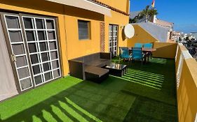 Grosse Terrasse Mit Esstisch, Markise. Einfach